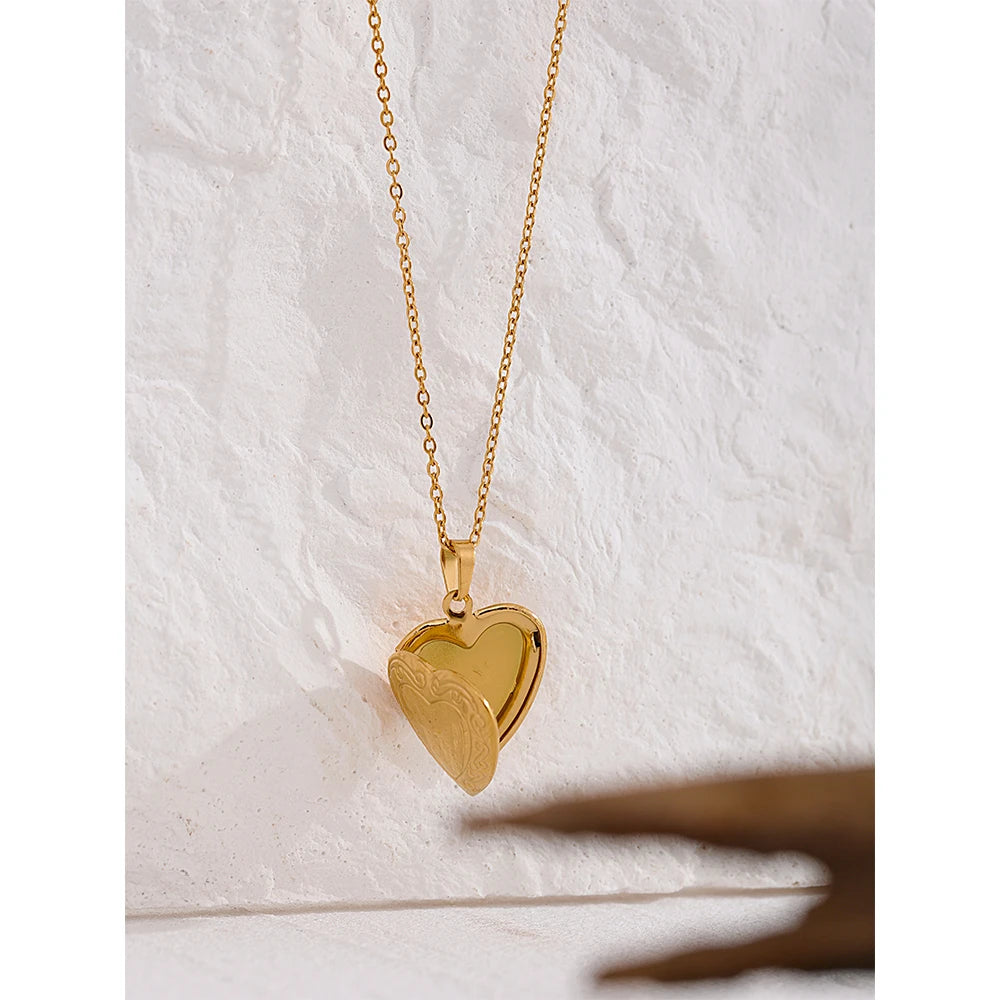 Gold Heart Photo Picture Frame Locket Pendant Necklace