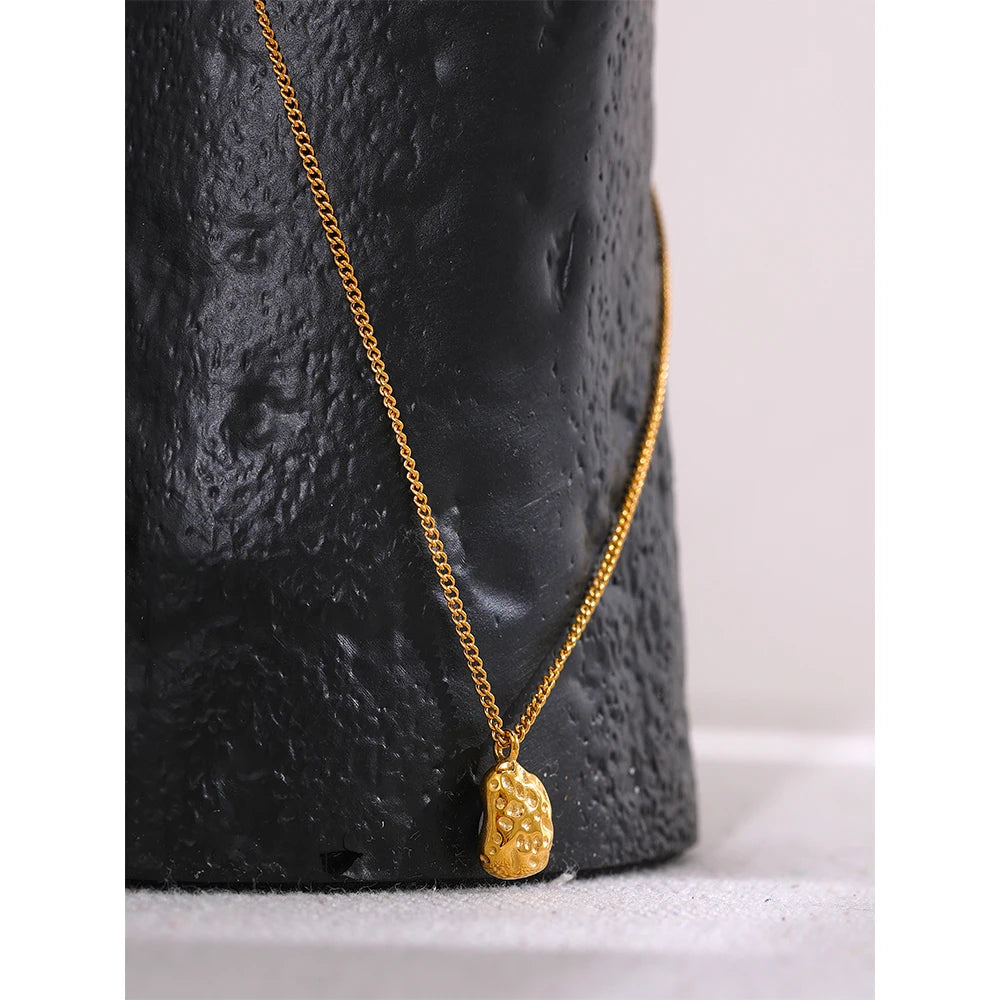 Gold Chic Pearl Drop Pendant Necklace