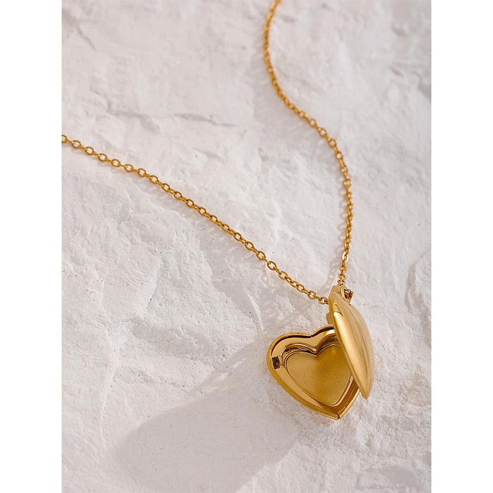 Gold Heart Photo Picture Frame Locket Pendant Necklace